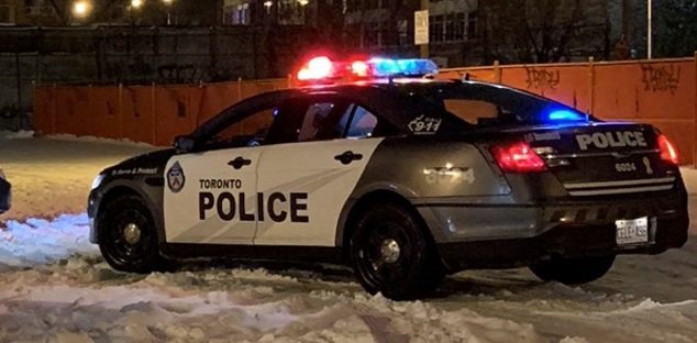 toronto police car at night 9 co tps